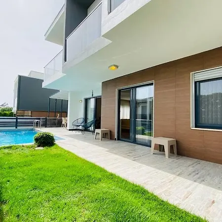Kusadasi'nda Havuzlu Lux Miray B2 Villa Kusadası