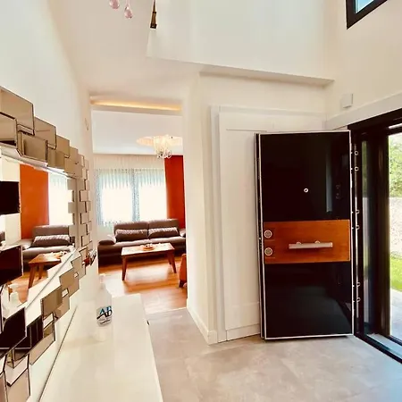 Villa Kusadasi'nda Havuzlu Lux Miray B2