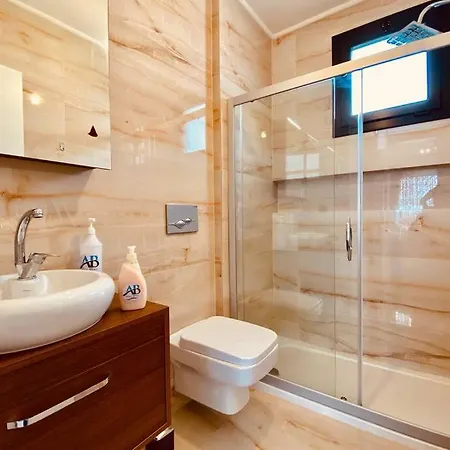 Kusadasi'nda Havuzlu Lux Miray B2 Villa
