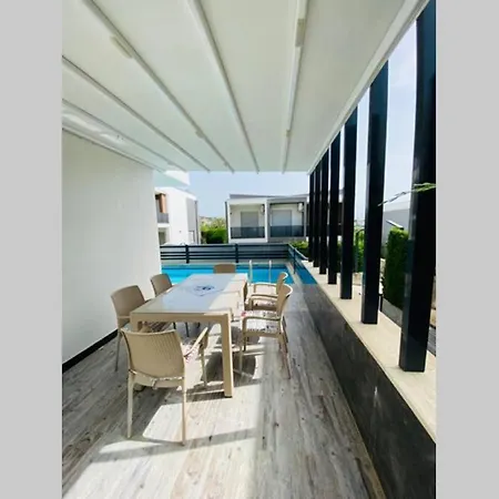 Kusadasi'nda Havuzlu Lux Miray B2 * Kusadası